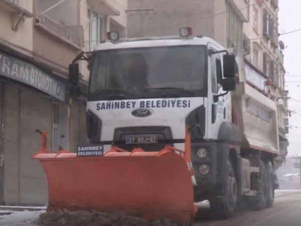 Son Dakika: Gaziantep Şahinbey Belediyesi yoğun yağan karla mücadelesini sürdürüyor Şahinbey Belediyesi, etkili olan kar