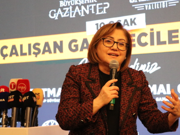 Fatma Şahin, 10 Ocak Gazeteciler Günü'nde basın mensuplarıyla bir araya geldi .