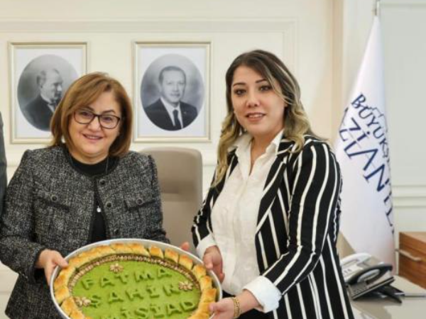 Fatma Şahin’e Antep Fıstığı Baklava
