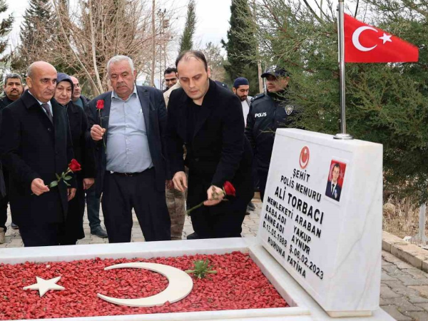 Gaziantep'te deprem şehidi polis unutulmadı! Ali Torbacı, mezarı başında anıldı
