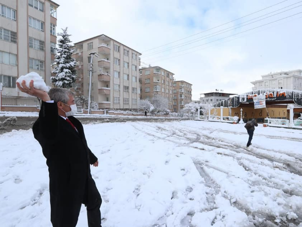 ŞAHİNBEY BELEDİYE BAŞKANI SAYIN mehmet tahmazoğlu Kar topu  oynadım