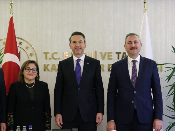 Gaziantep Heyeti Enerji Bakanı Alparslan Bayraktar’ı Ziyaret Etti