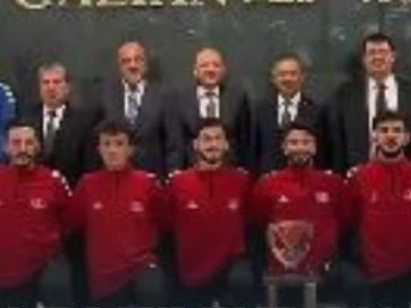 Hokey Takımından Vali Çeber’e Ziyaret