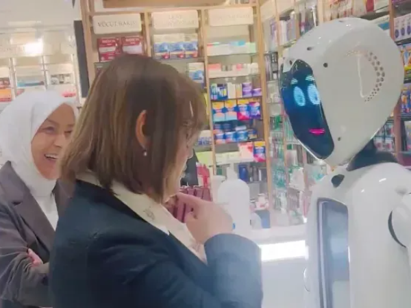 Fatma Şahin robotla konuştu! Robot ne söyledi?