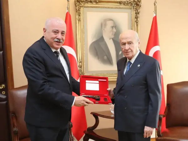 Sermet Atay'dan Devlet Bahçeli'ye 136 Yıllık Hediye