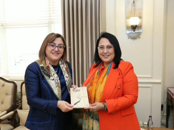 SIRAKAYA’DAN FATMA ŞAHİN’E ANLAMLI HEDİYE: “NEFES”